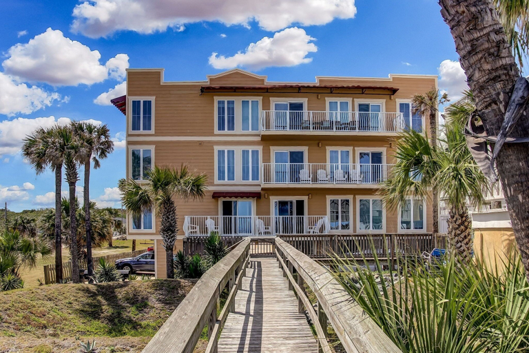 Exterior 5, Vintage Ocean View Paradise - 1BR - Beachfront, Nassau