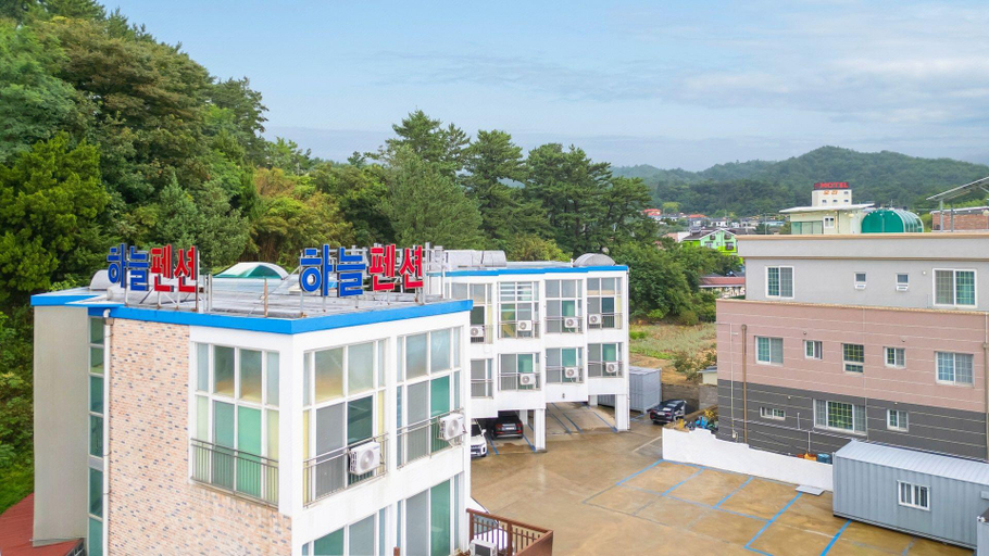 Exterior & Views 2, Samcheok sky Pension, Samcheok