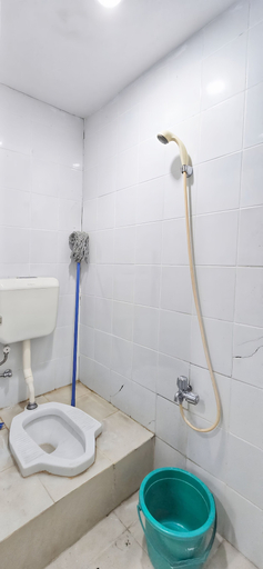Bathroom 4, Staysanliving - Kota Kasablanka, Jakarta Selatan