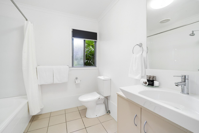 Bathroom 5, Angourie Resort, Clarence Valley- Coast