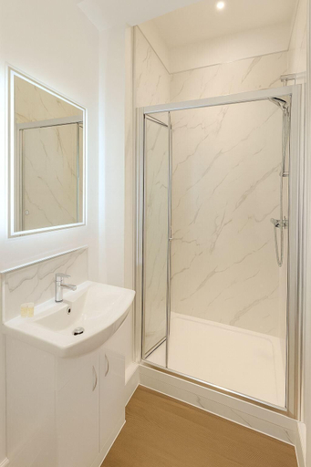 Bathroom 3, The Miles Arms Hotel, Bristol