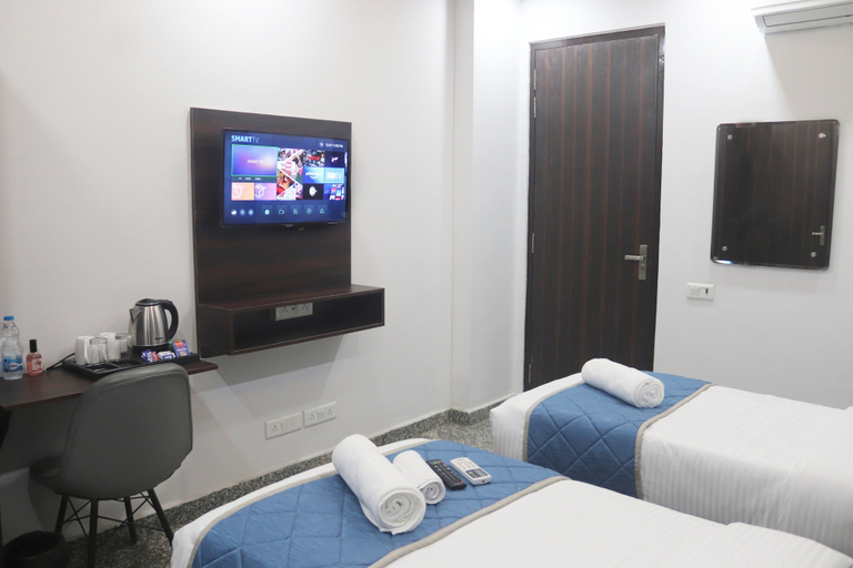 Television 3, Axon Stays Near Artemis Hospital Gurgaon Sector 52, Gurgaon