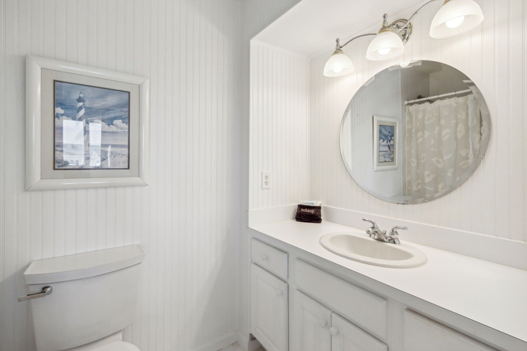 Bathroom 3, Sunlit Paradise in Amelia Island 3BR Beachfront Home, Nassau