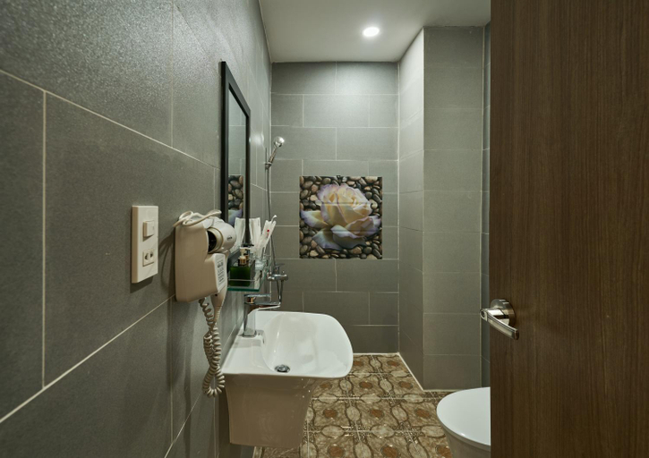 Bathroom 4, The Passion Airport Hotel Apartment, Tân Bình