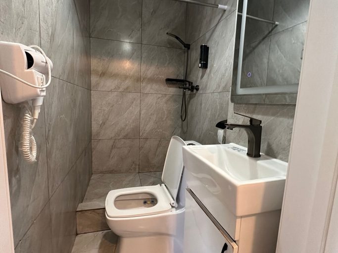 Bathroom 2, Meridian Hotel, Almaty