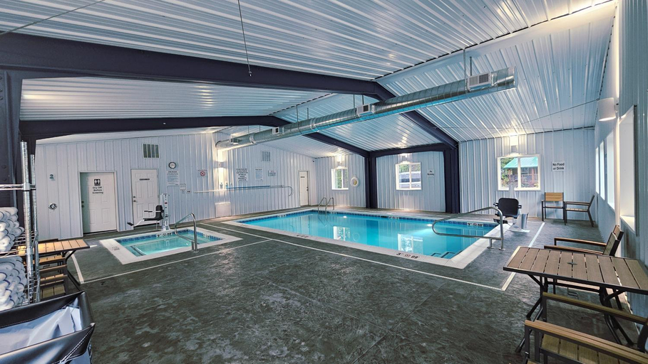 Sport & Beauty 5, Riverfront Motel & Cabins, Sanders