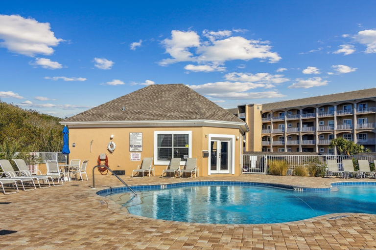 Pool 3, Spacious 3BR Condo by The Beach Ocean Park - 106, Nassau