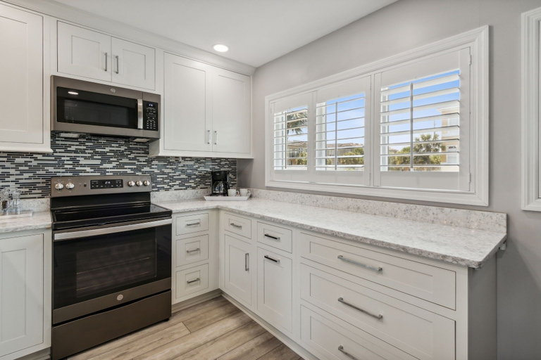 Private kitchen 3, Amelia Island Beachfront Retreat - 2BR Sandpiper Loop, Nassau