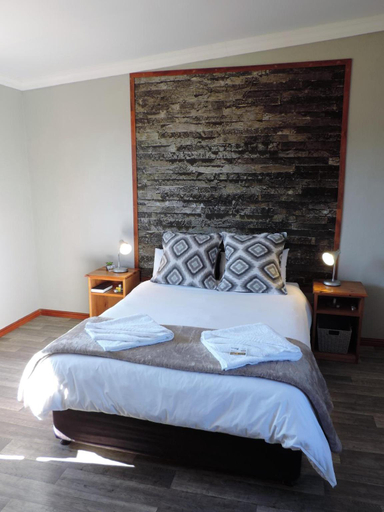 Bedroom 2, Teri-Lemveli Lodge, Central Karoo