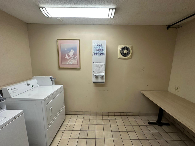 Bathroom 4, Hotel Red Rose, Alleghany