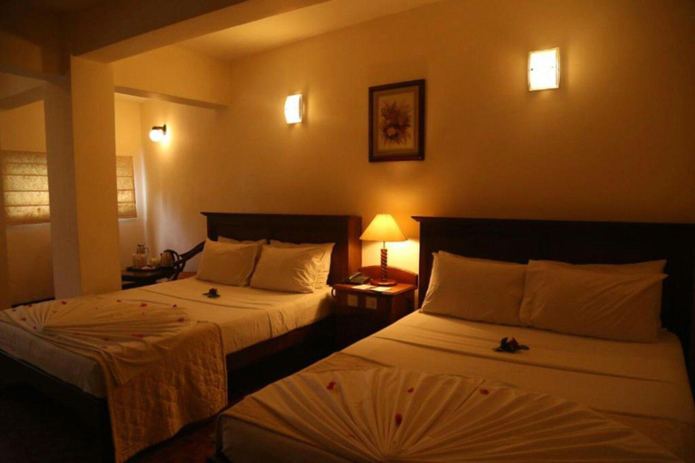 Bedroom 3, Hotel Sapphire, Thimbirigasyaya
