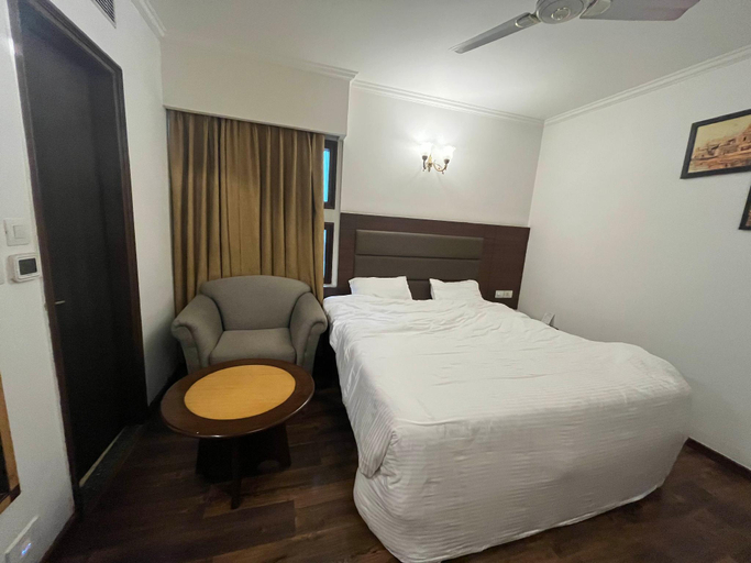 Bedroom 2, Hotel Meraden Grand Varanasi, Varanasi