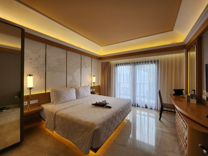 Bathroom 4, Top Royal