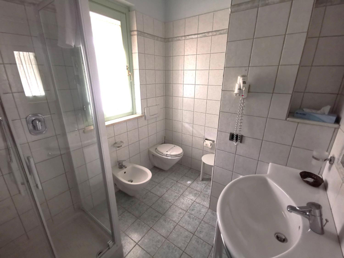 Bathroom 3, Deco Hotel, Perugia
