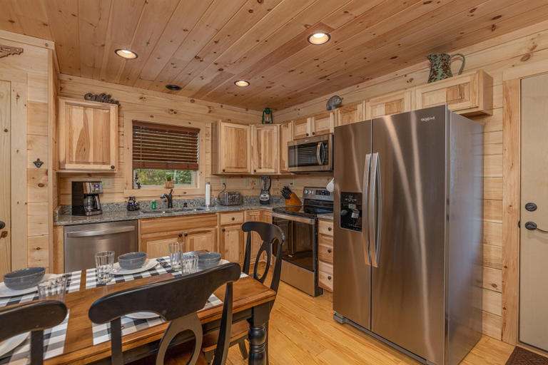 Room 2, Smoky Retreat, Sevier
