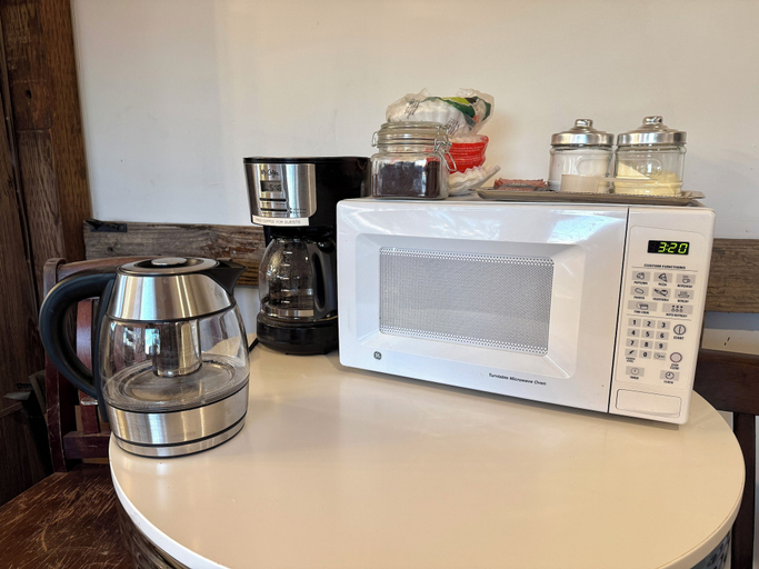 Coffee and/or coffee maker, Short Branch Motel, Nye