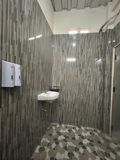 Bathroom 3, FOUR-G Home Stay & Komodo Tour, Manggarai Barat