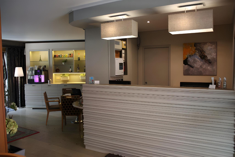 Public Area 2, Hotel le Dauphin, Hauts-de-Seine