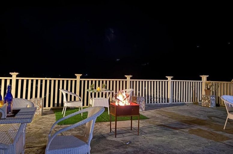 Terrace/patio, Hotel Mini Switzerland, Chamba