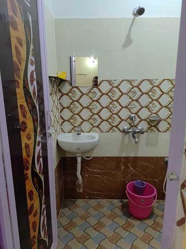 Bathroom 4, Laxmi Nrusingha Bhawan, Puri