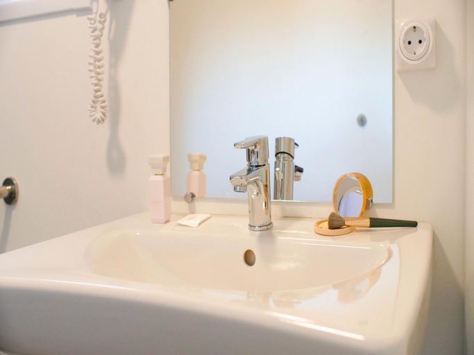 Bathroom 4, Campo Di Mare, Corse-du-Sud