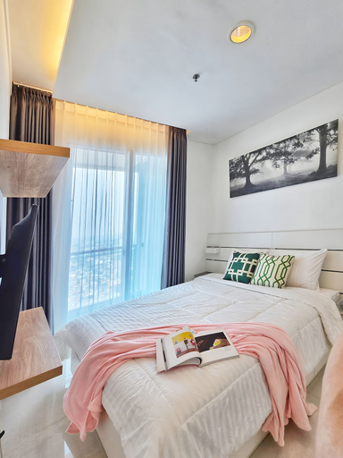 Room 2, Amethyst By SanLiving - 3BR & 1 Maid Room - Central Park Mall, Jakarta Barat