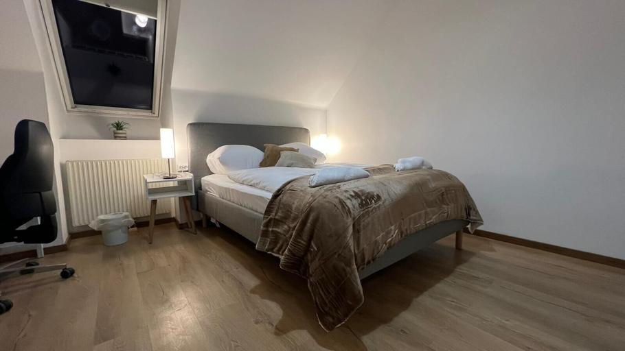 Room 2, Cozy Room With Balcony Near Rennweg, Wien