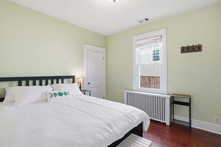 Room 3, Dc Area Bungalow Near Shops And Dining 3 Bedroom Home, Alexandria