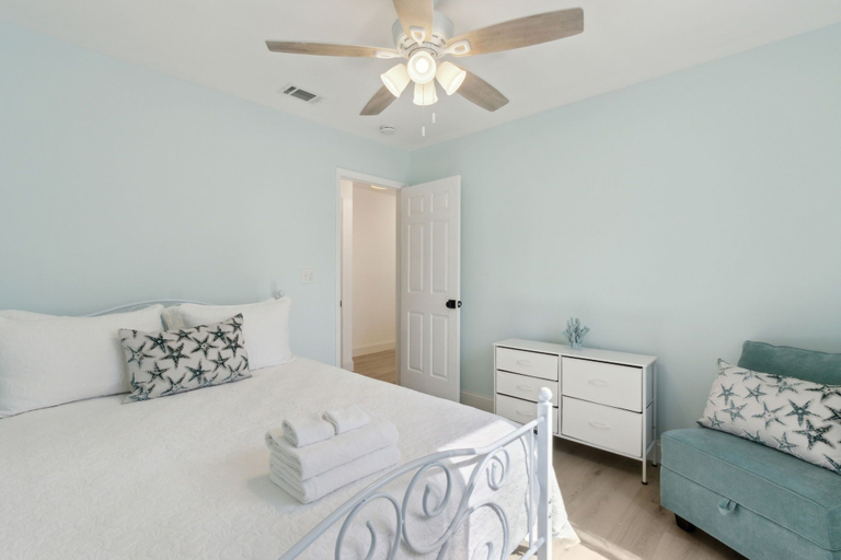 Room 2, North End Gem - Pet Friendly Fernandina Beach Cottage, Nassau