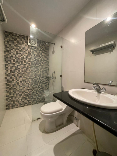 Bathroom 4, The Ambassador - Hotel & Conference Center, Ajmer