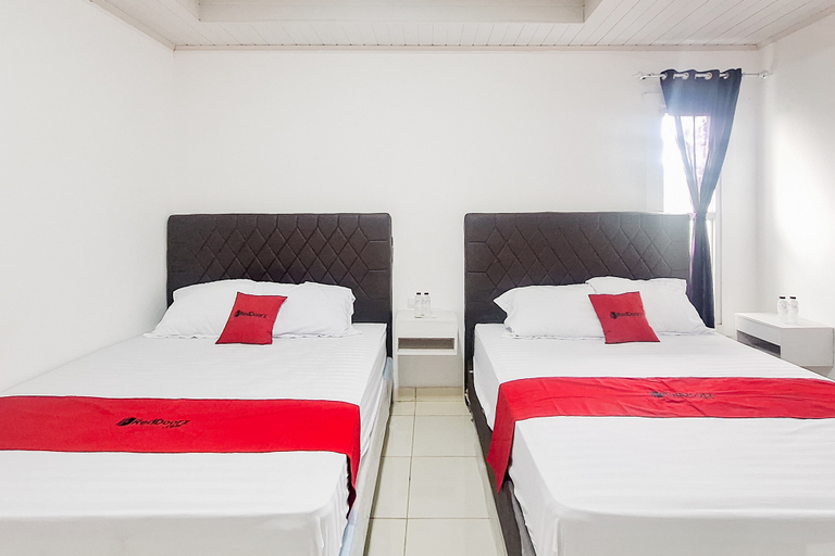 Bedroom 2, RedDoorz @ Hotel Lavender Kertajati, Indramayu