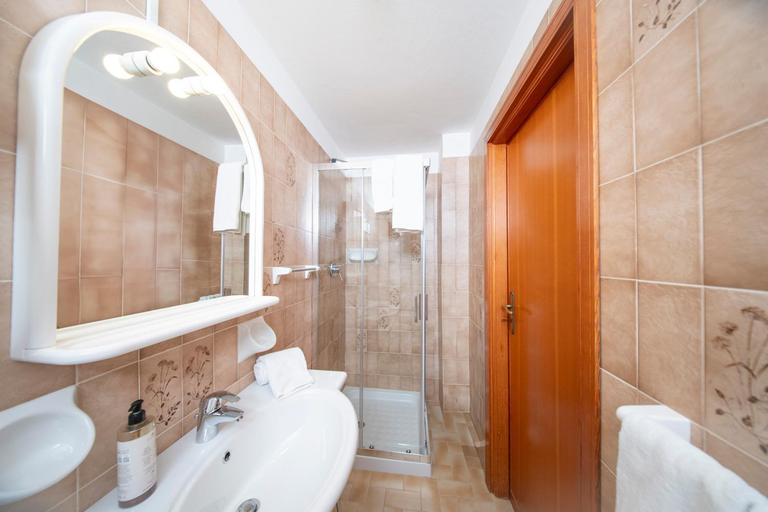 Bathroom, Lysjoch, Aosta