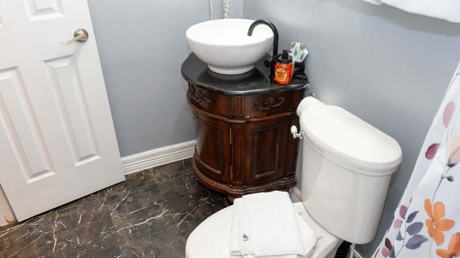 Bathroom 4, 1st Floor Pool Affordable Near Beach 2 Bedroom Apts, Cameron
