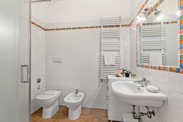 Bathroom 5, Relaxing Family Podere Delle Rose Pool & Garden, Grosseto