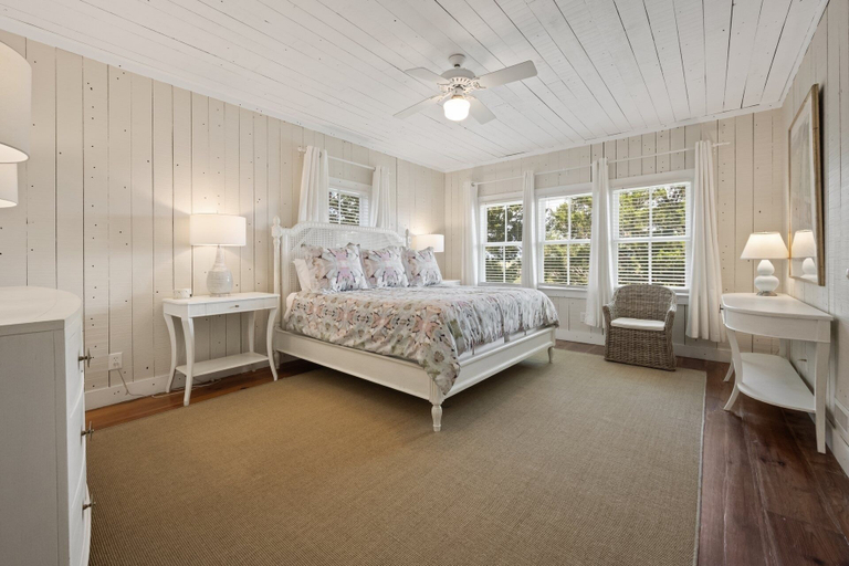 Room 3, Eclectic Creek Front Retreat 8 Bedroom Home by Peace Vacations, Georgetown