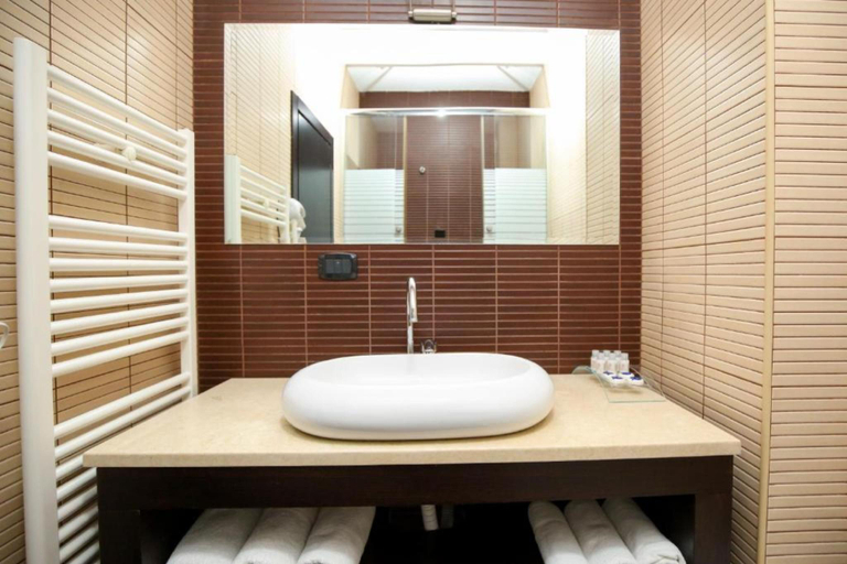 Bathroom 3, Hotel Vlora International, Vlorës