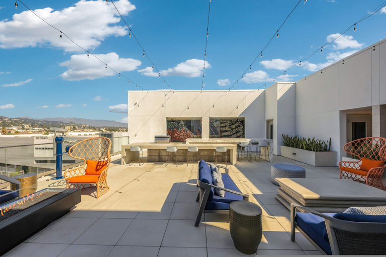 Room 2, Luxury 3BR Hollywood Sign View by Oneluxstay, Los Angeles