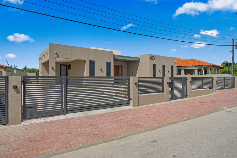 Exterior & Views 2, Safir 40