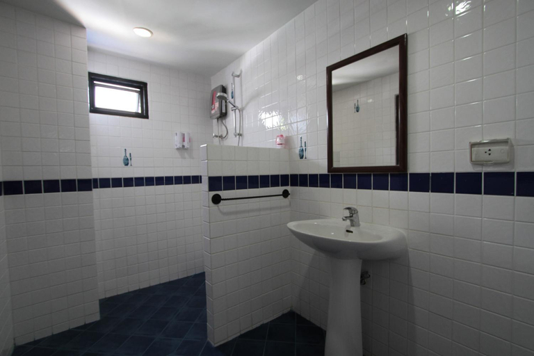 Bathroom 3, Karon Beach Pool Hotel, Phuket Island