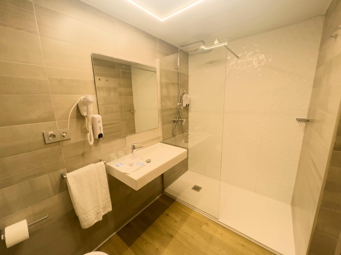 Bathroom 4, Hotel Cuco, Alicante