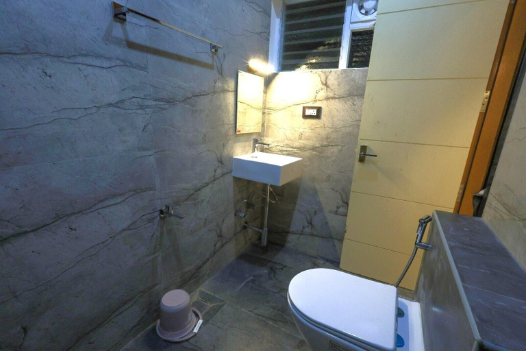 Bathroom 2, Ozone Hill Resorts, Salem