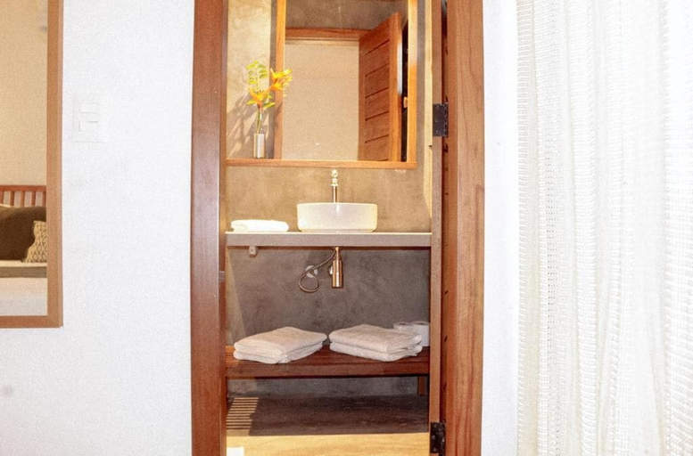 Bathroom 4, Teçá Suites, Camocim
