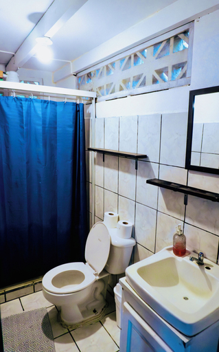 Bathroom 3, Surf Paradise, Puntarenas