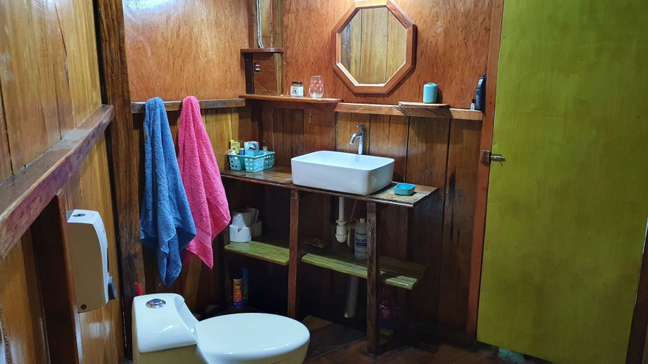 Bathroom 3, Amaca Eco Station, Maynas