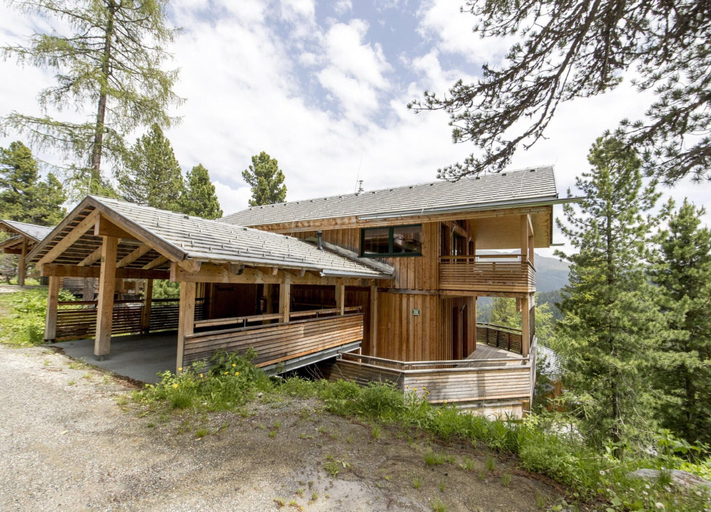 Others 1, Beautiful Chalet With hot tub, Murau