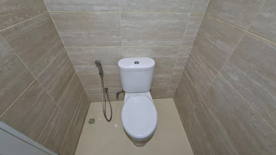 Bathroom, Apartemen Springwood Residence by Linkara, Tangerang