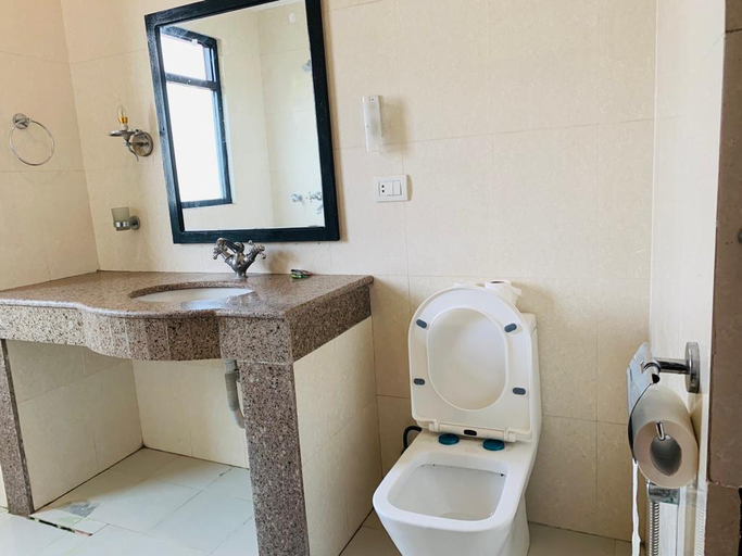 Bathroom, Rhino Lodge & Hotel, Narayani