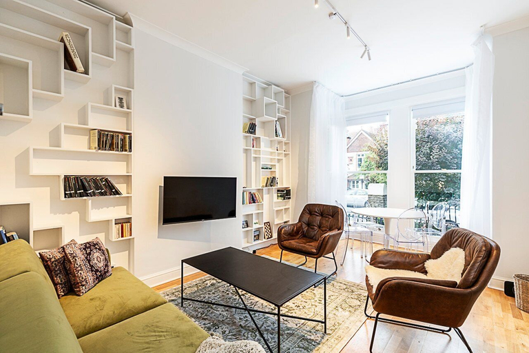 Others 5, Charming Two-Bedroom Flat in West Hampstead, London