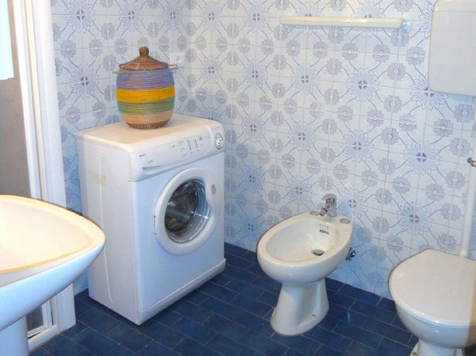 Bathroom 5, Apartment in Porto Santa Margherita by Beach, Venezia