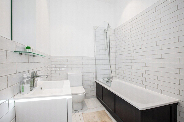 Bathroom 4, Stylish Harley Street Apartment, London